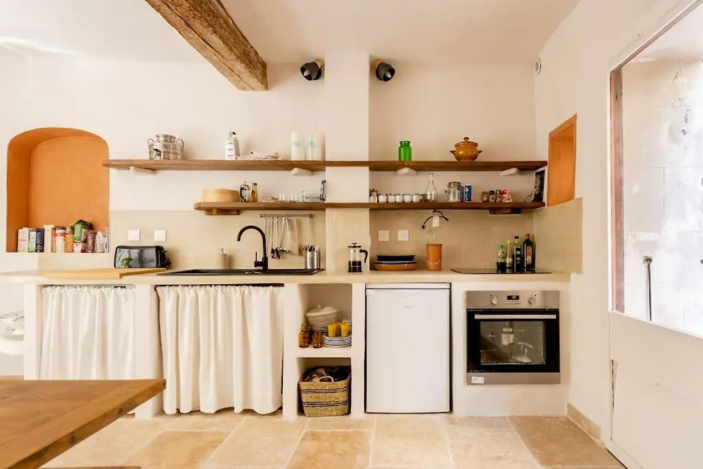 Jolie maison de ville rénovée à 50m des Arènes Arles
